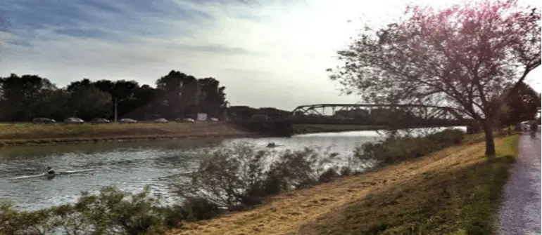 il fiume Bacchiglione a Padova, canale scaricatore