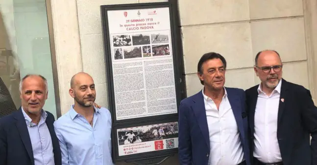 fondazione calcio padova targa in Piazzetta Garzeria
